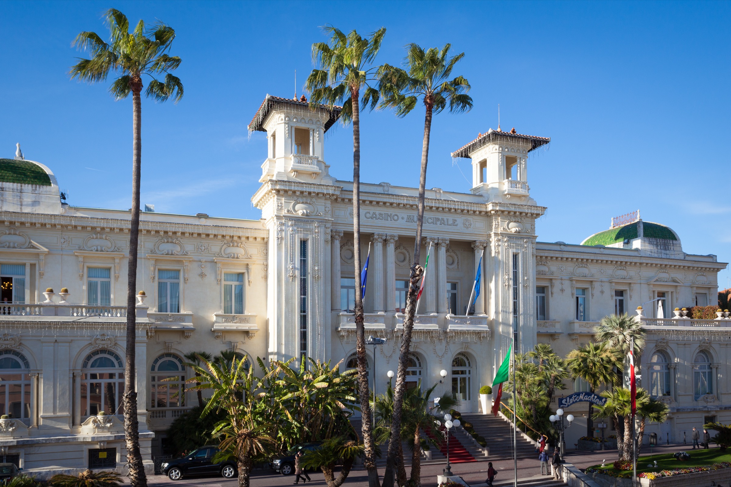 Facciata del Casino di Sanremo di giorno.